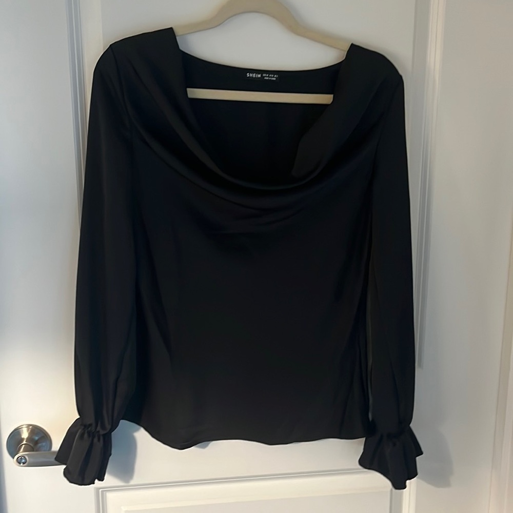 Scoop neck black top